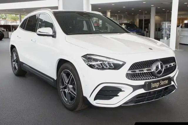 Mercedes-Benz Gla view 2