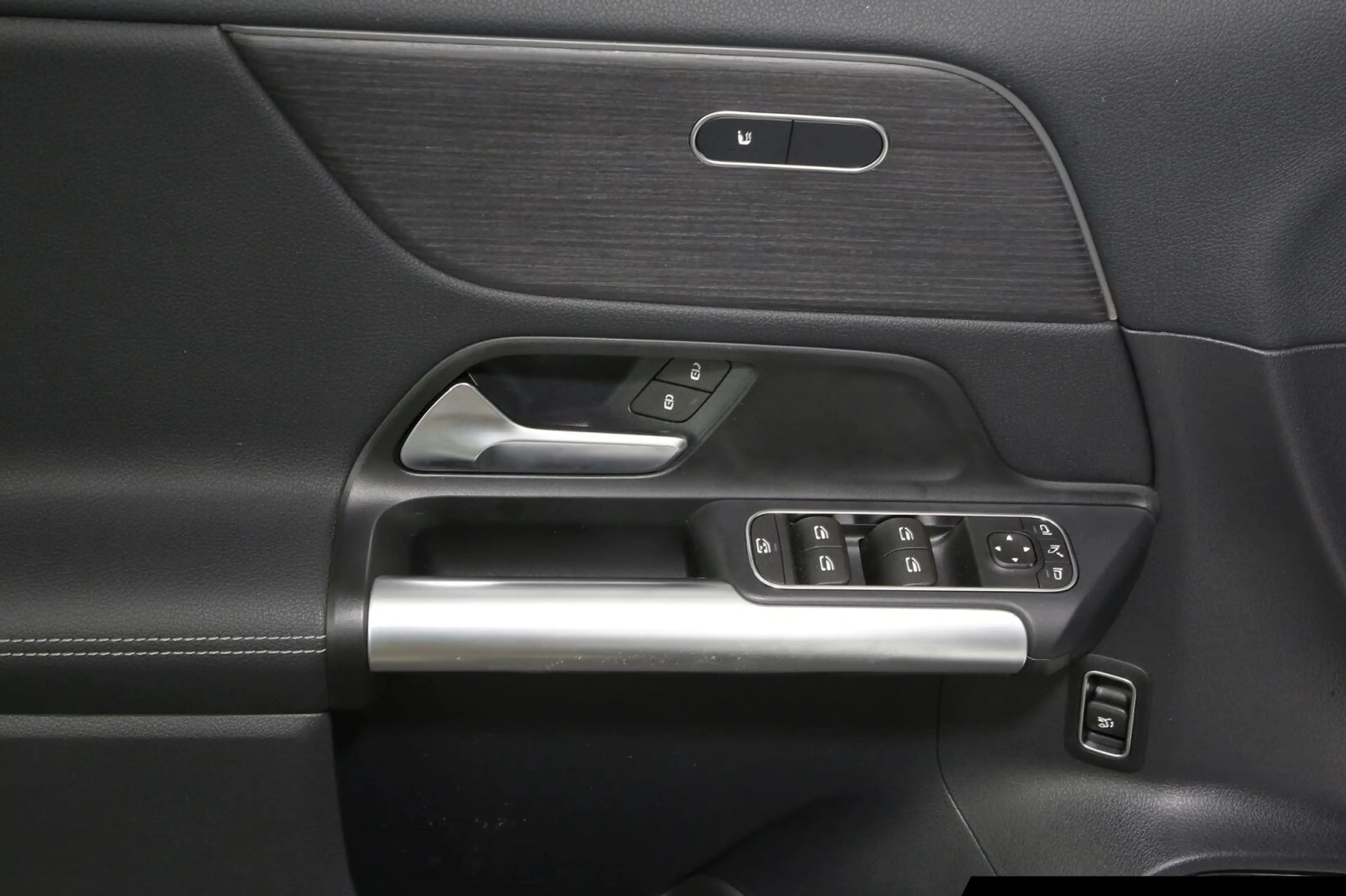 Mercedes-Benz GLA 220 GLA 220 4MATIC AMG Line/Navi/Pano.-Dach/Distronic — photo 14