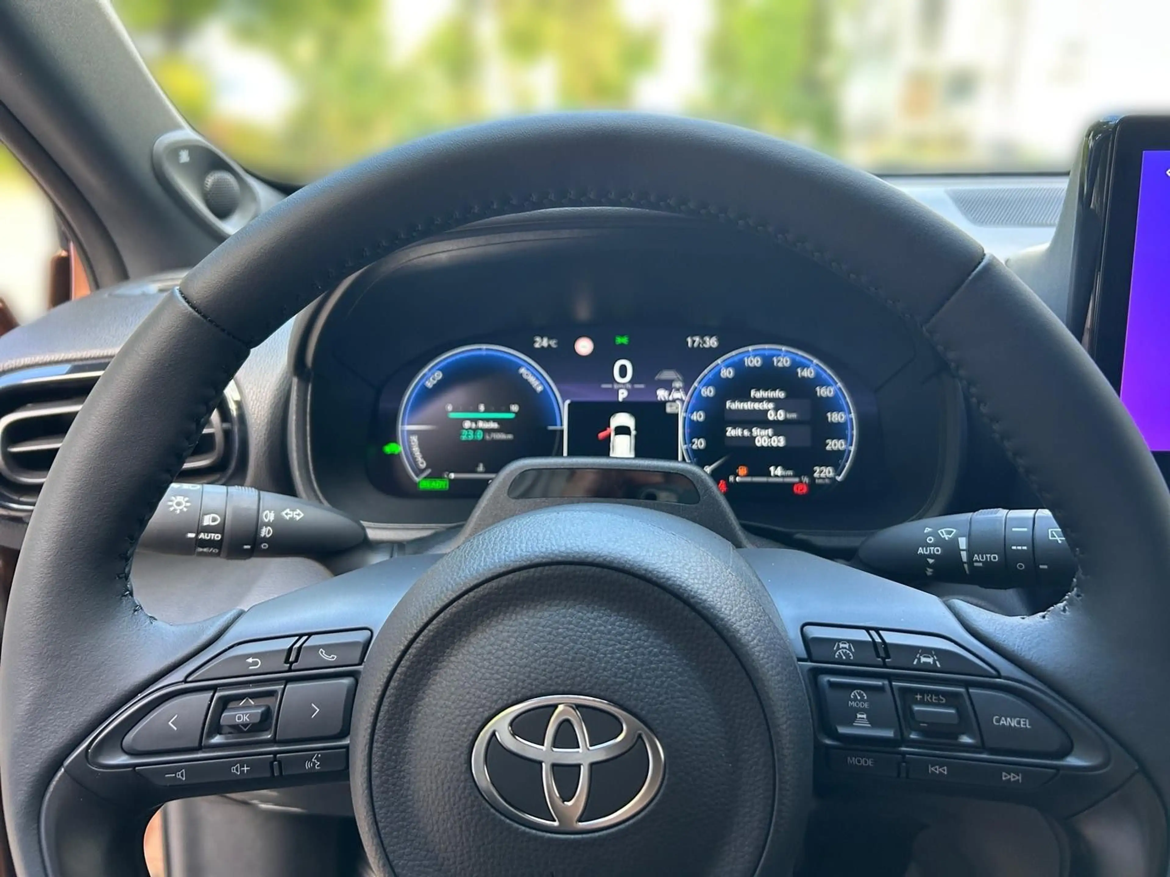 Toyota Yaris Cross Hybrid FWD Lounge +Premium Pak. — photo 15