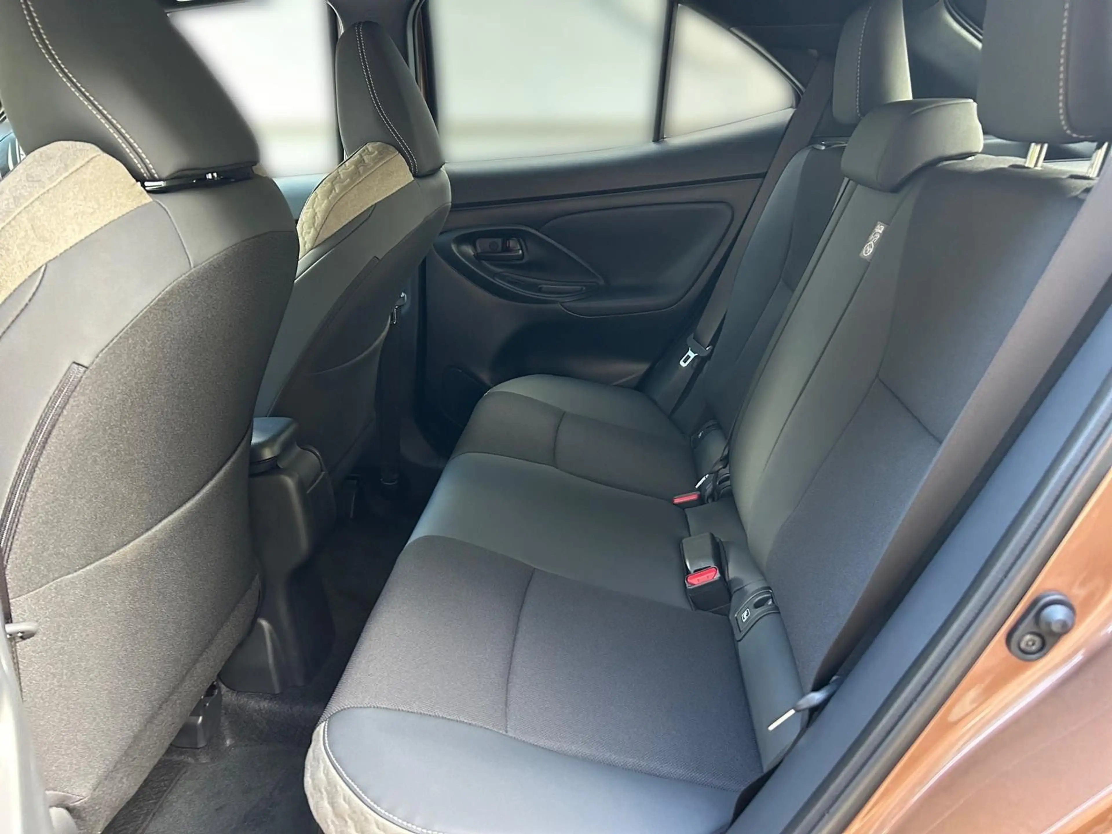 Toyota Yaris Cross Hybrid FWD Lounge +Premium Pak. — photo 13