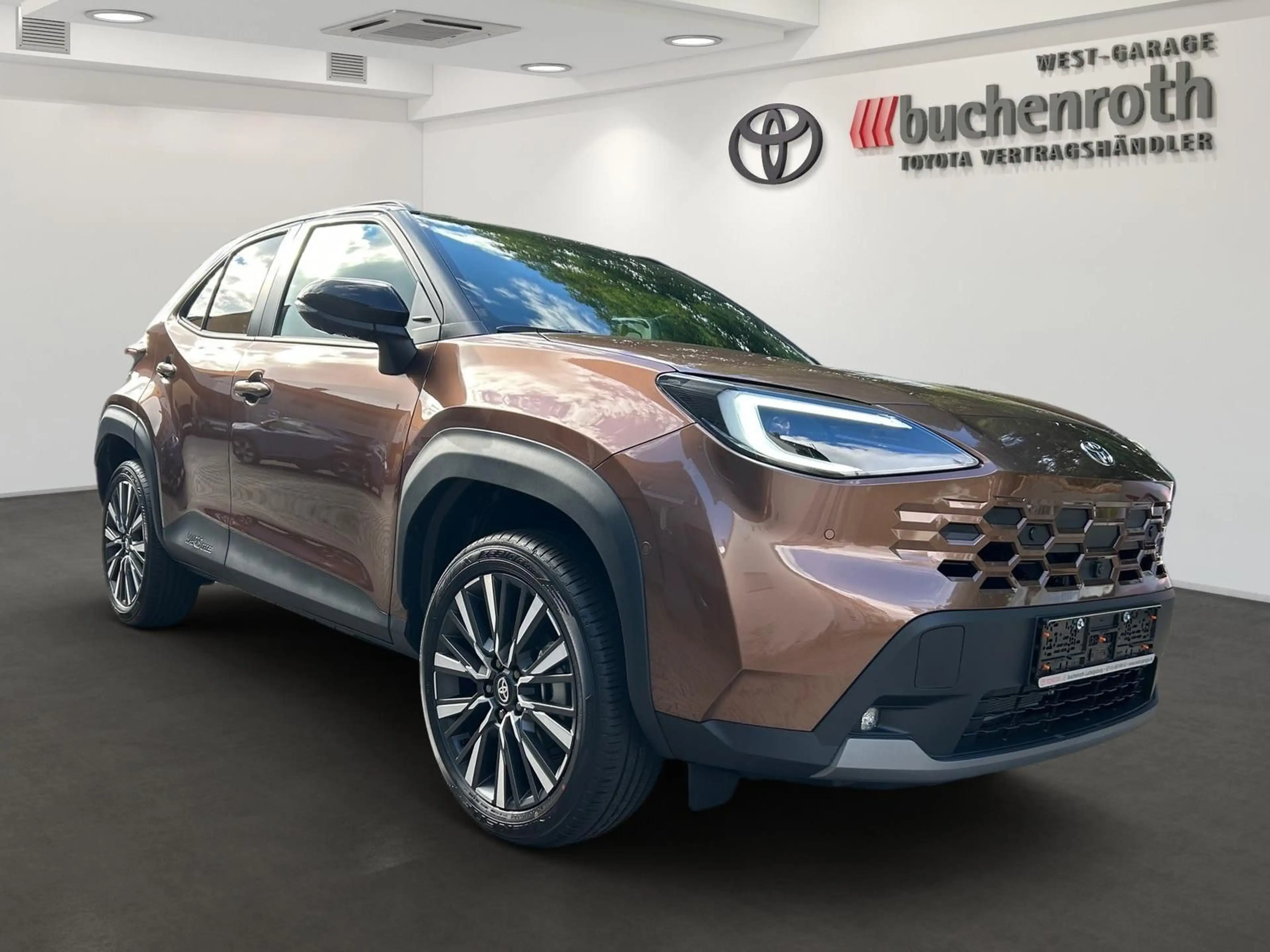 Toyota Yaris Cross Hybrid FWD Lounge +Premium Pak. — photo 3