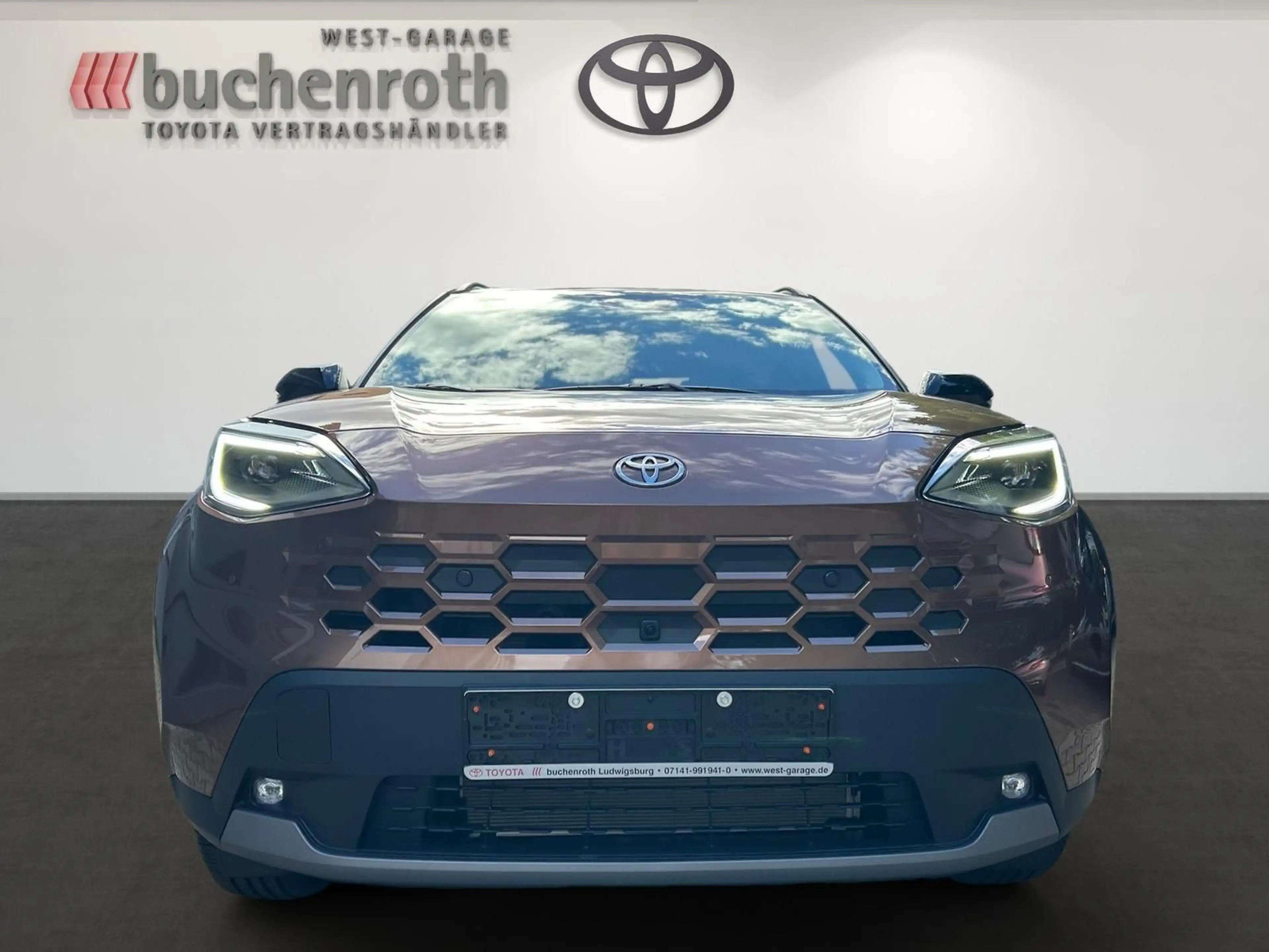 Toyota Yaris Cross Hybrid FWD Lounge +Premium Pak. — photo 2