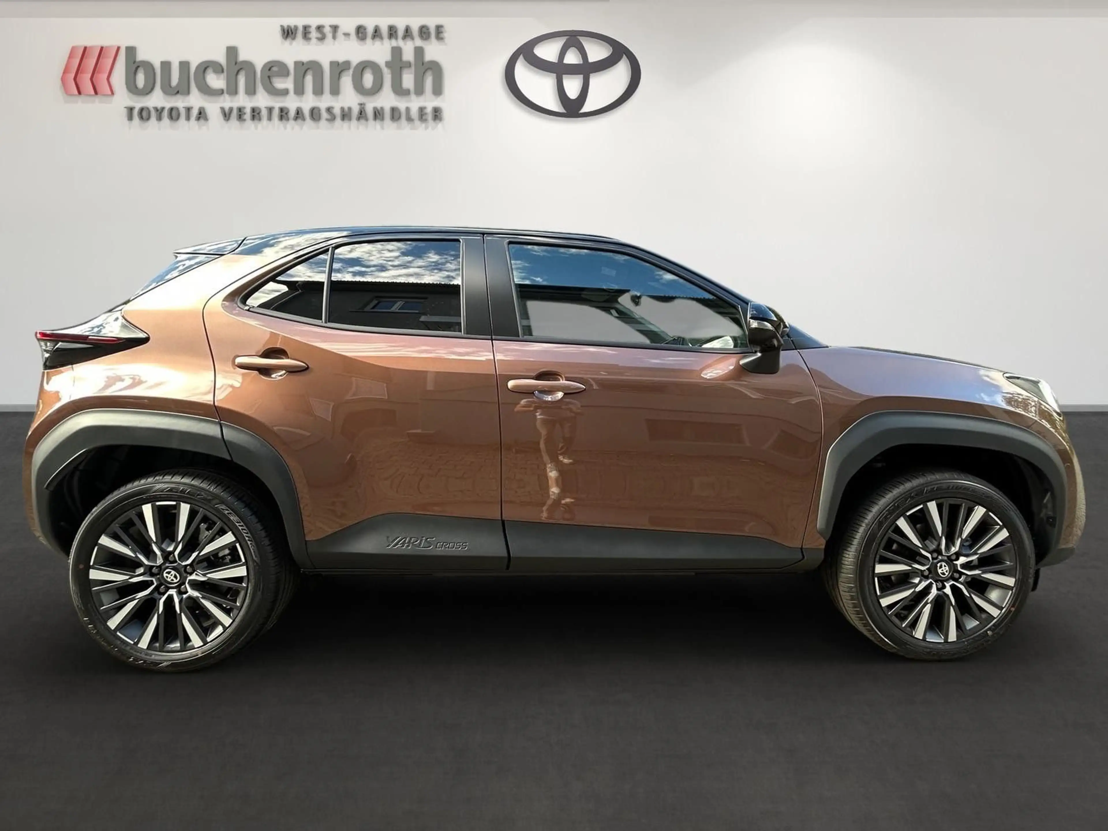 Toyota Yaris Cross Hybrid FWD Lounge +Premium Pak. — photo 4