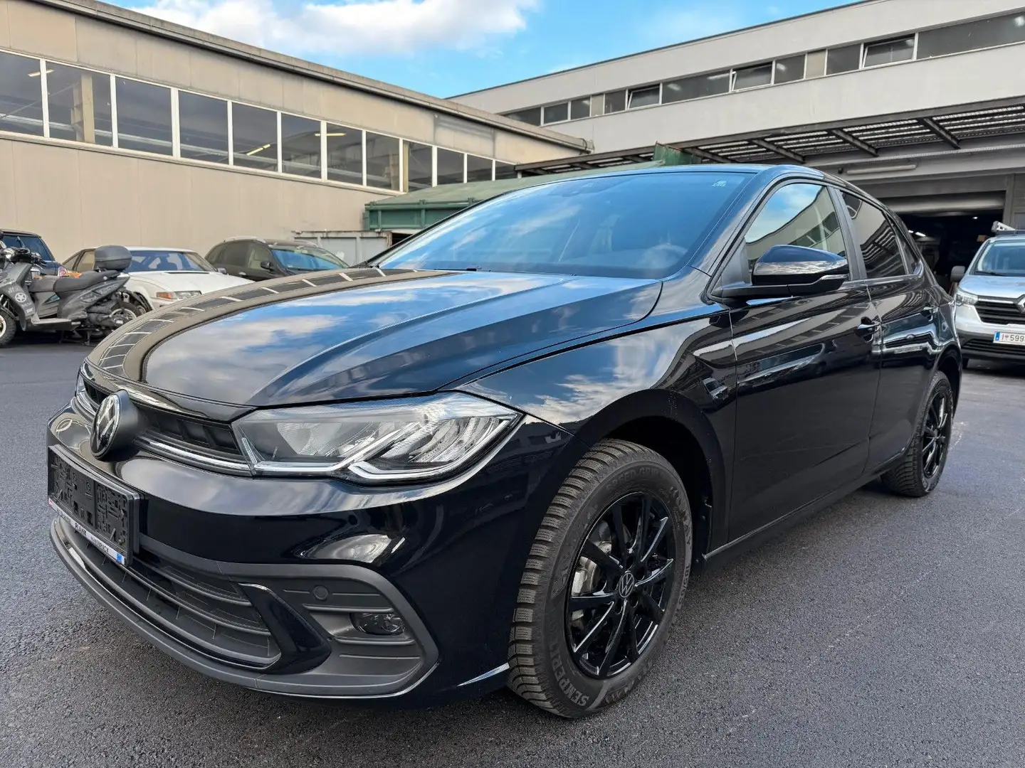 Volkswagen Polo VI Basis Schwarz - 1