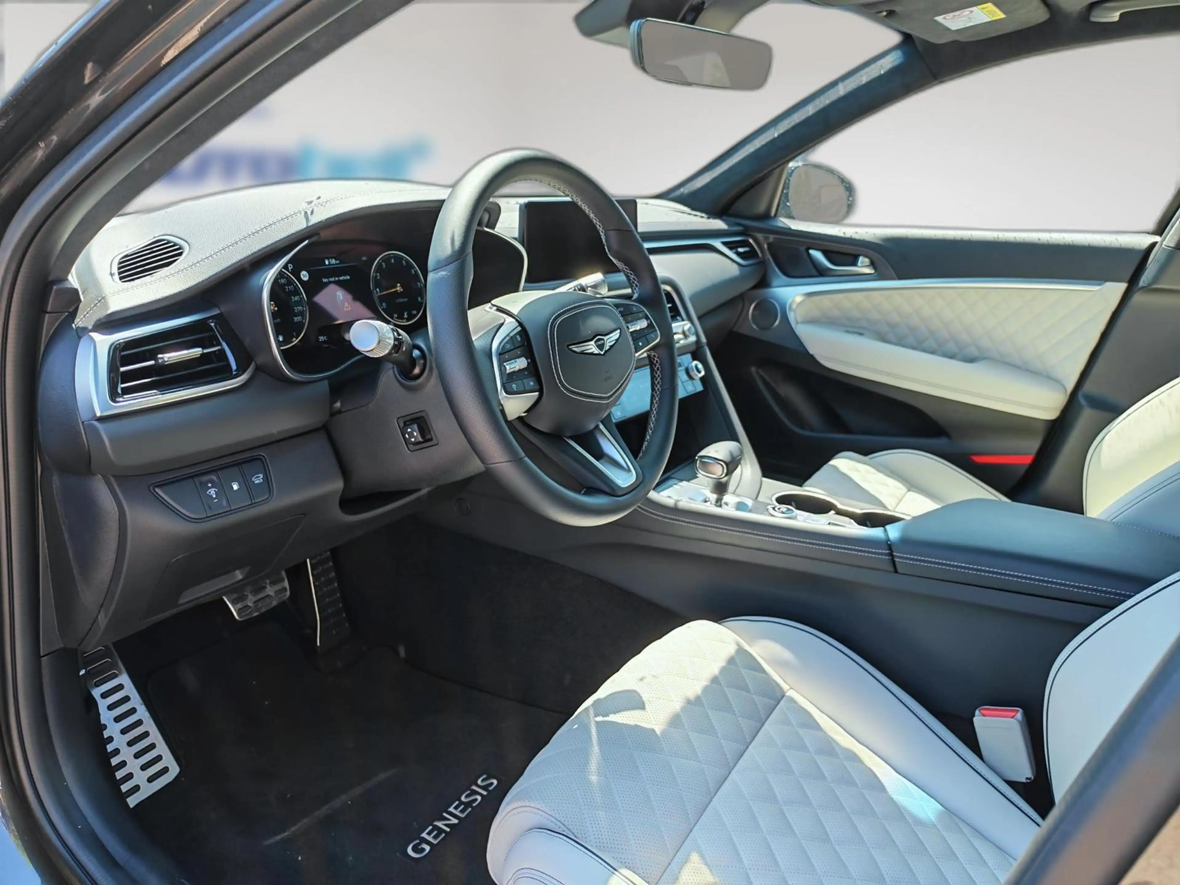 Genesis G70 2.0 T-GDI AWD Sport Innov Nappa Pano Audio — photo 10