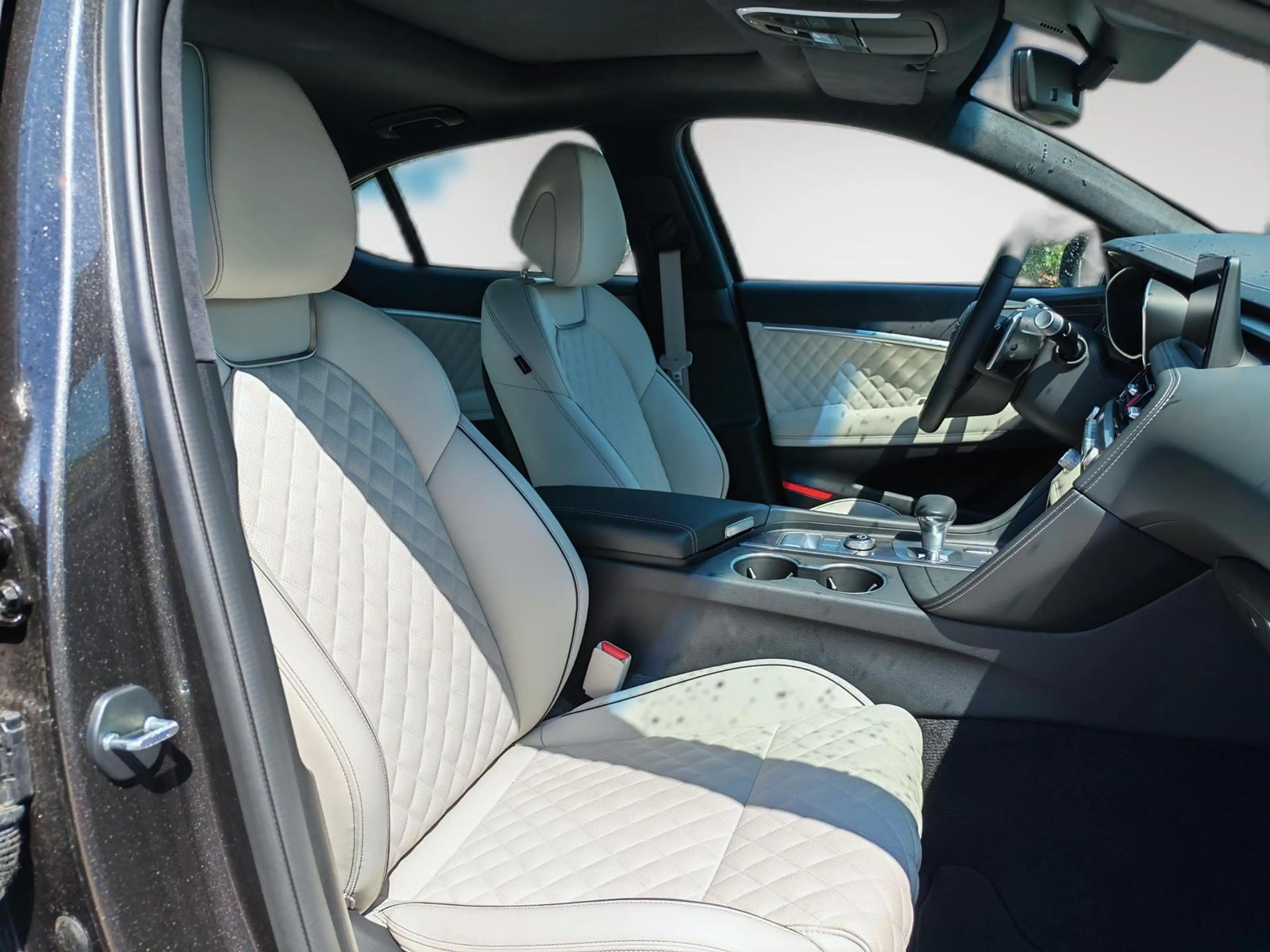 Genesis G70 2.0 T-GDI AWD Sport Innov Nappa Pano Audio — photo 13