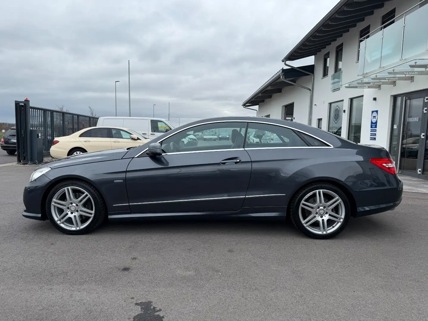Mercedes-Benz E 200 CGI AMG-LINE Coupe BlueEfficiency|Xenon Gris - 2