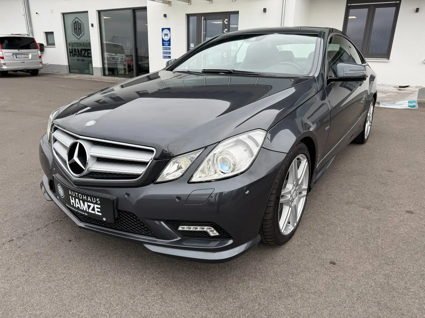 Mercedes-Benz E 200 CGI AMG-LINE Coupe BlueEfficiency|Xenon Gris - 1