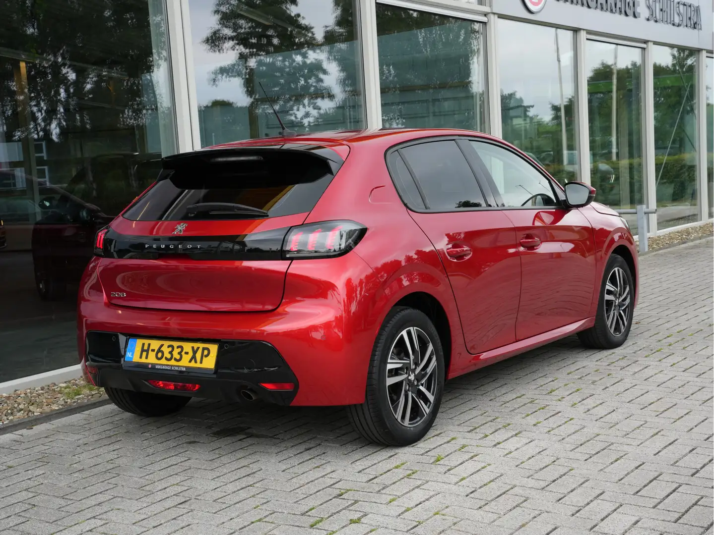 Peugeot 208 1.2 PureTech Allure | I-Cockpit | Navigatie | Clim Rouge - 2