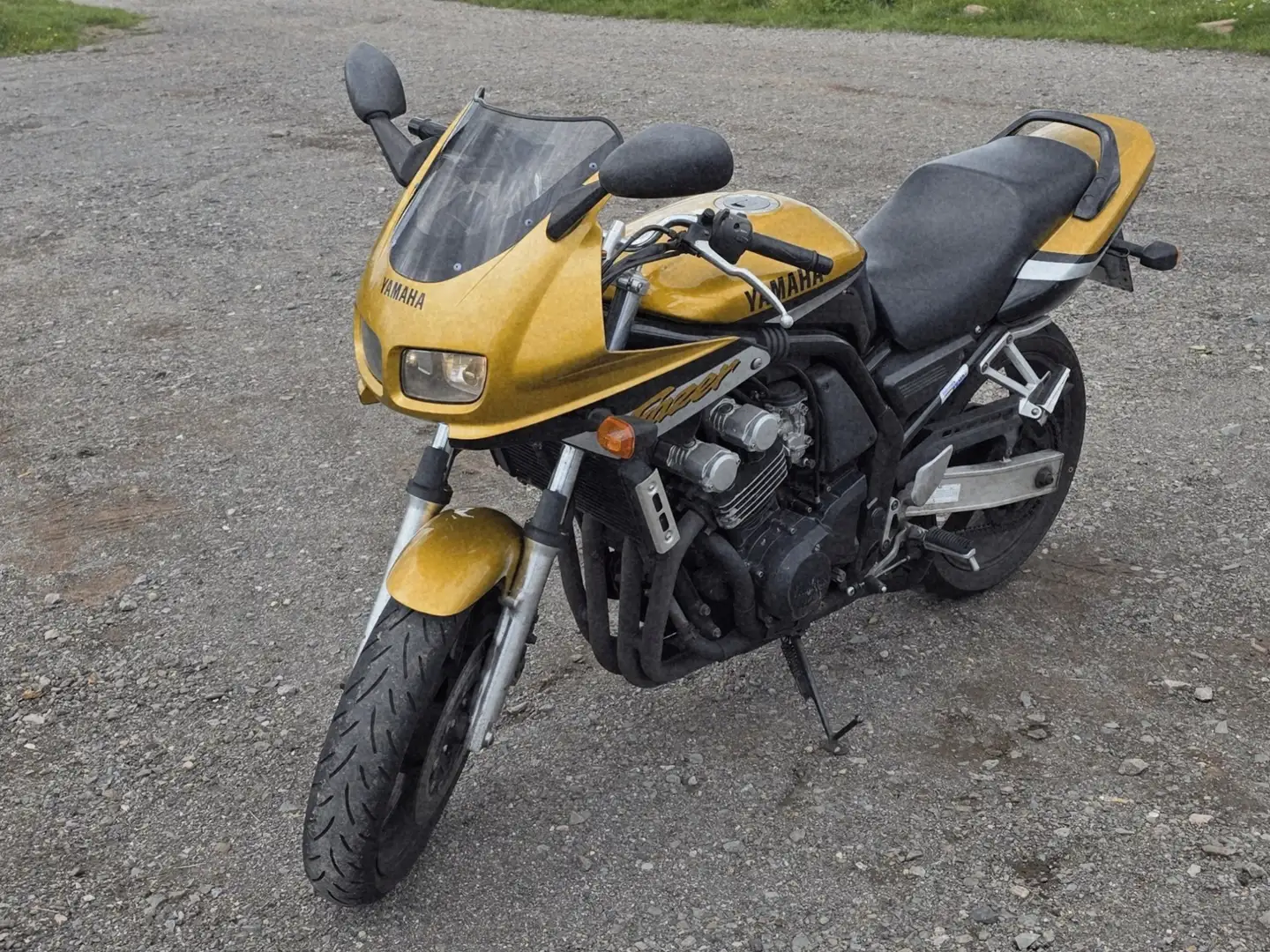 Yamaha FZS 600 Złoty - 1