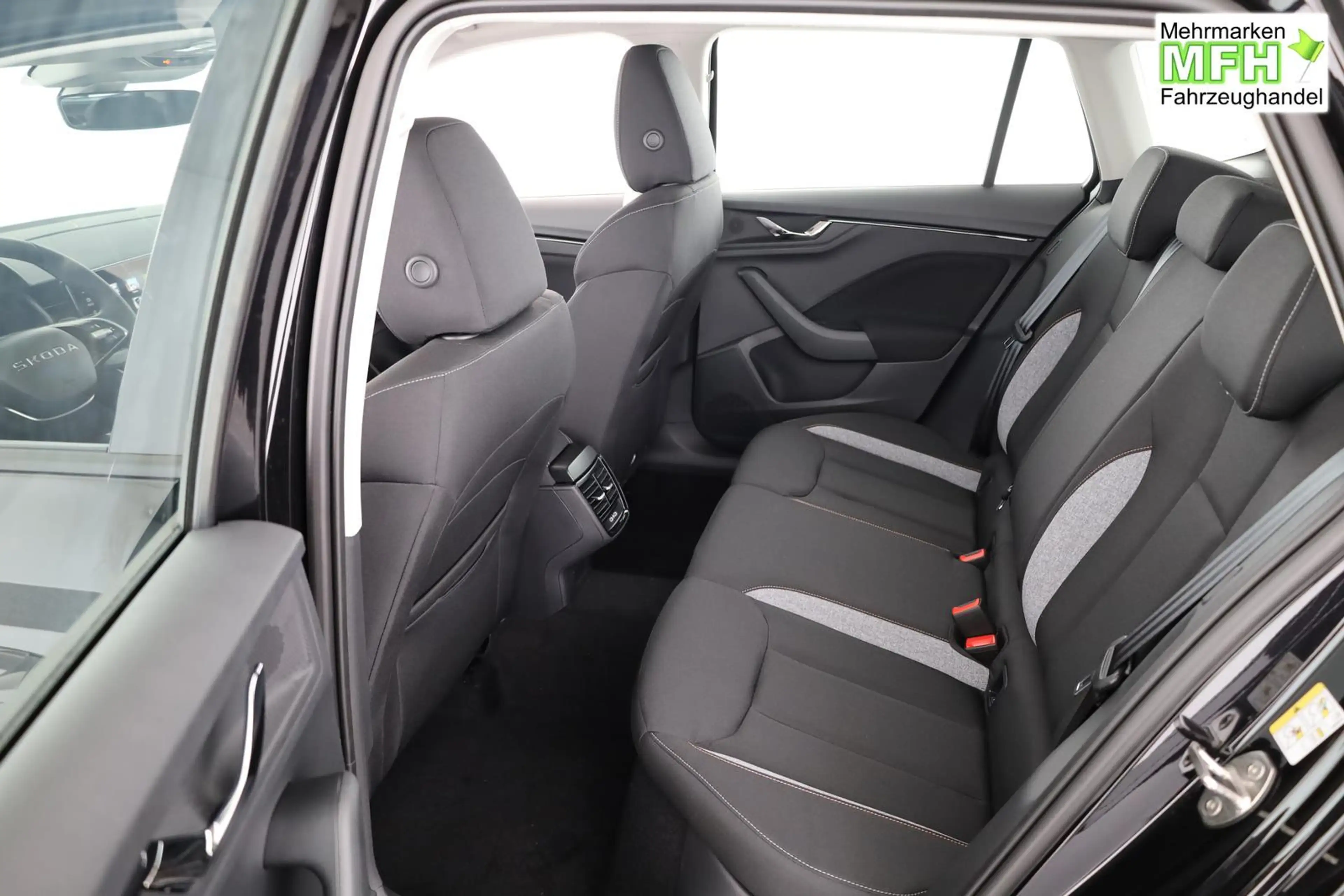 Skoda Kamiq Selection 1.5 TSI DSG Selection, AHK, LED, Kame... — photo 11
