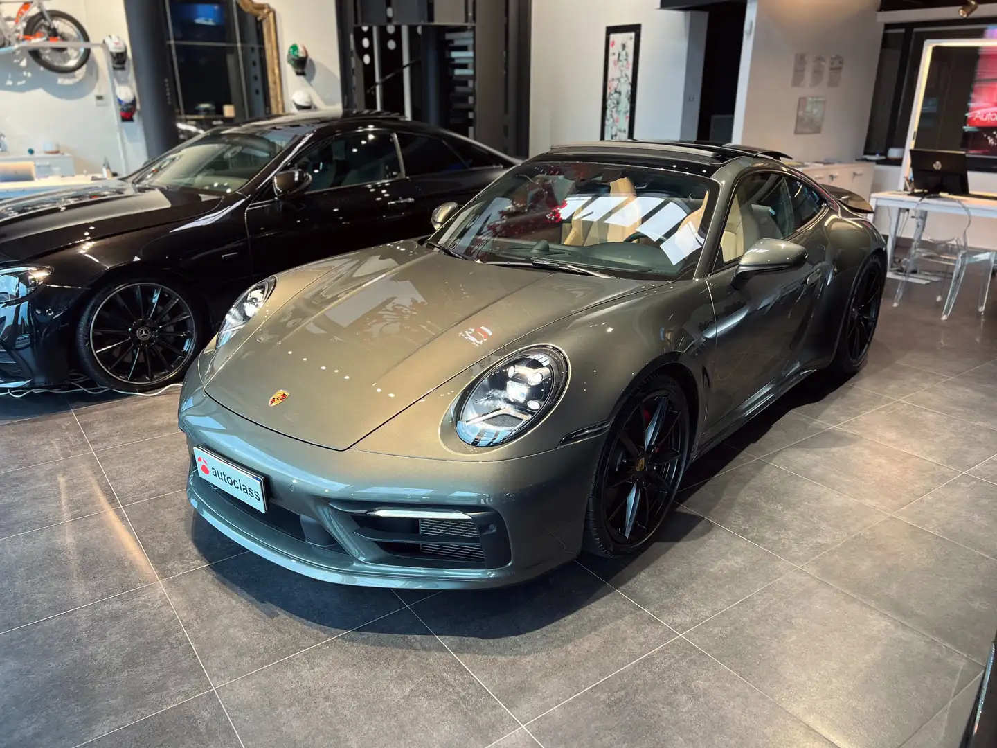 Porsche 911 Carrera 992 Coupe Coupe 3.0 4S FULL Groen - 1