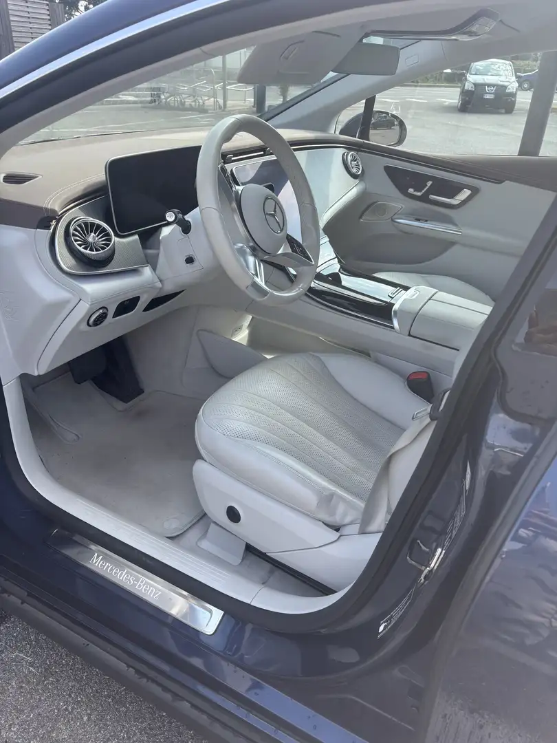 Mercedes-Benz EQE 300 Advanced Plus - 1