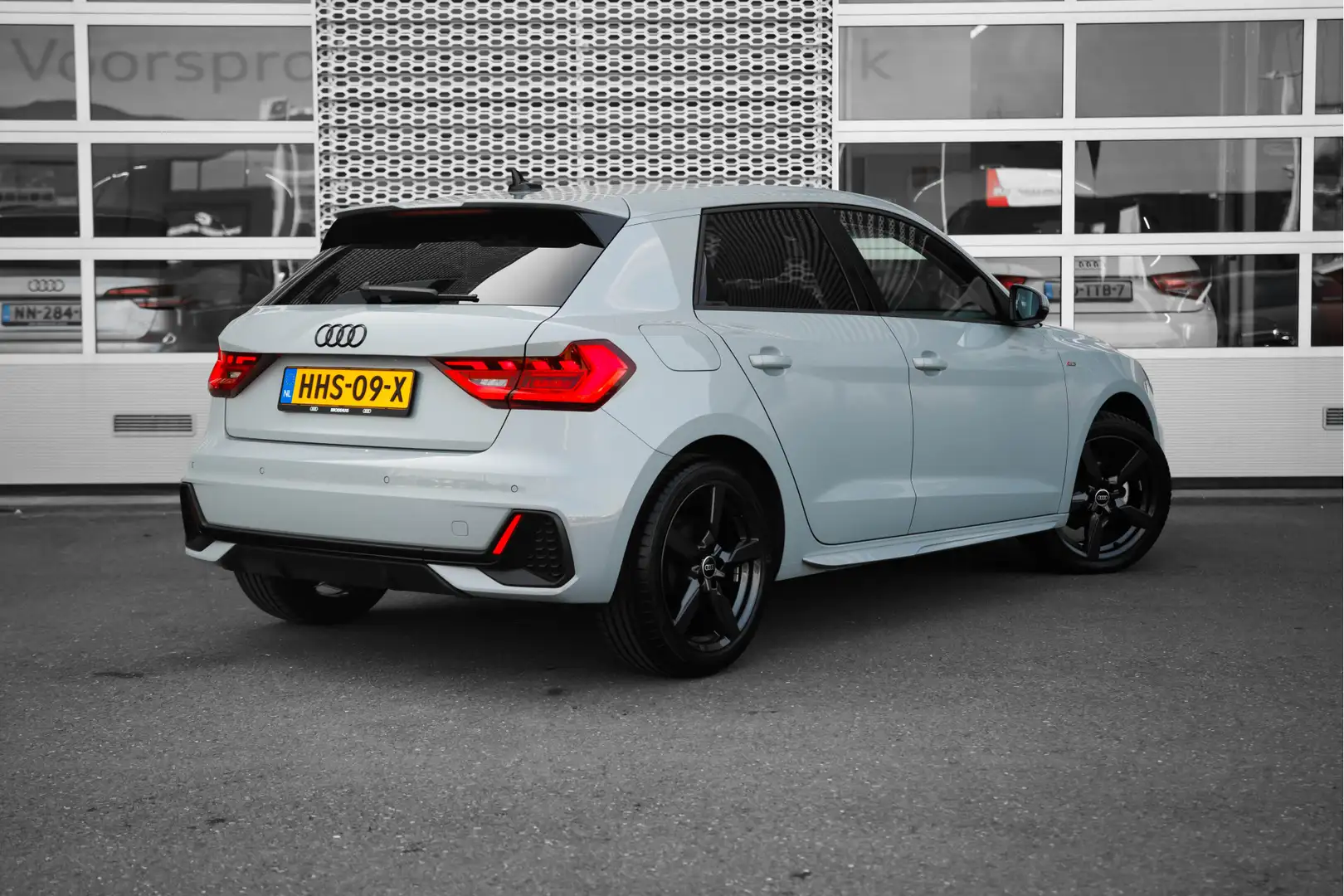 Audi A1 Sportback 25 TFSI 95pk S-Line | Navigatie | Stoelv Grijs - 2