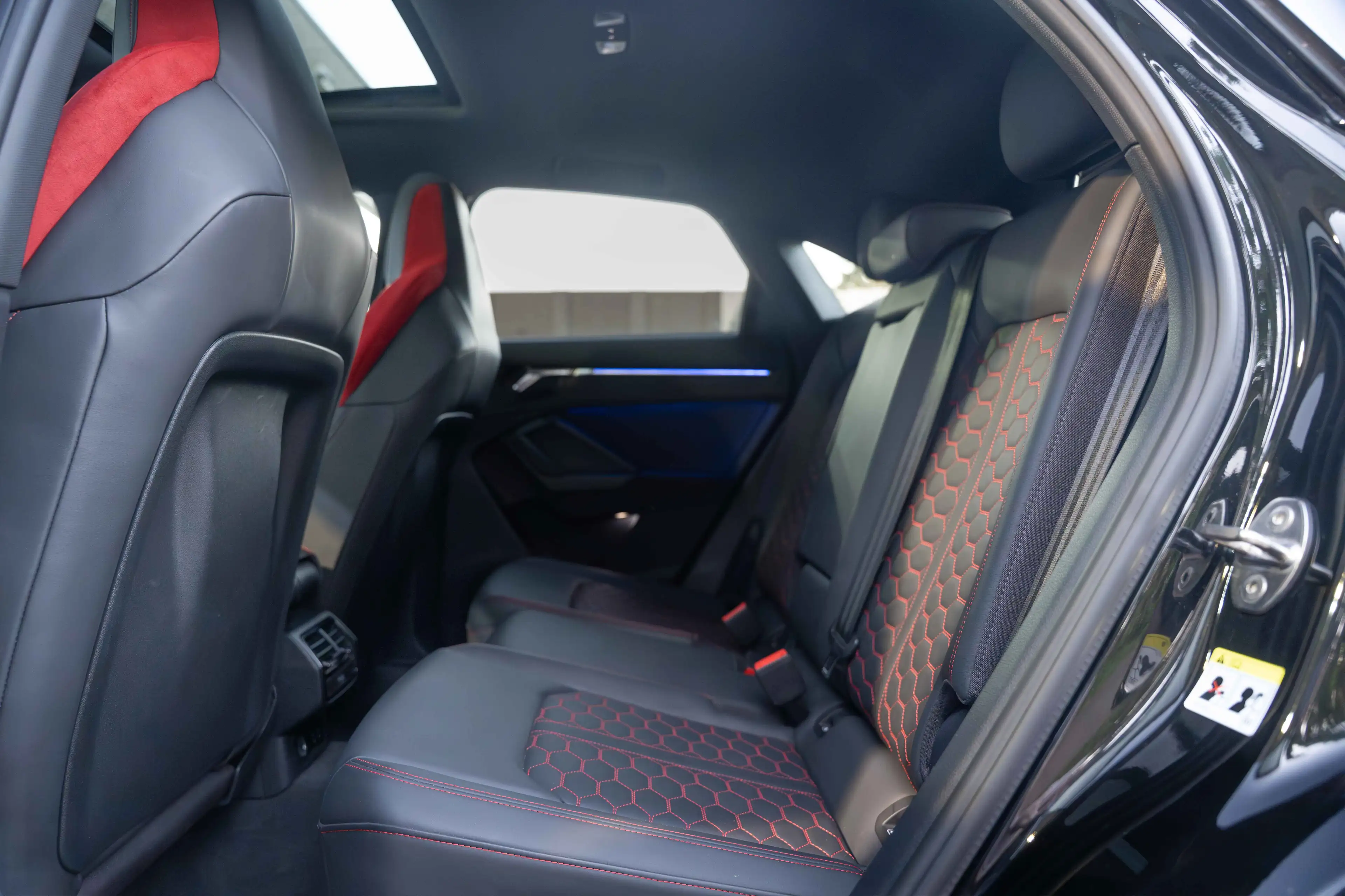 Audi RS Q3 Sportback 2.5 TFSI PANO/MATRIX/KUIPZETELS/ACC/SONOS/360° — photo 12