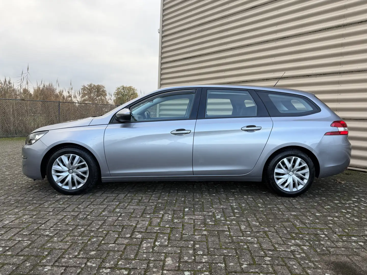 Peugeot 308 SW 1.2 PureTech Blue Lease [ fm navi,ecc,cruise,tr Gris - 2