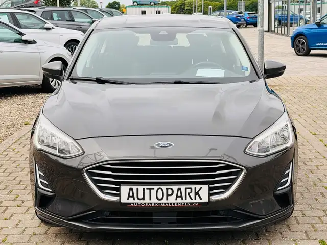 Ford Focus view 2