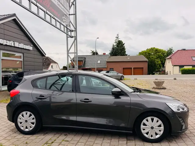 Ford Focus view 7