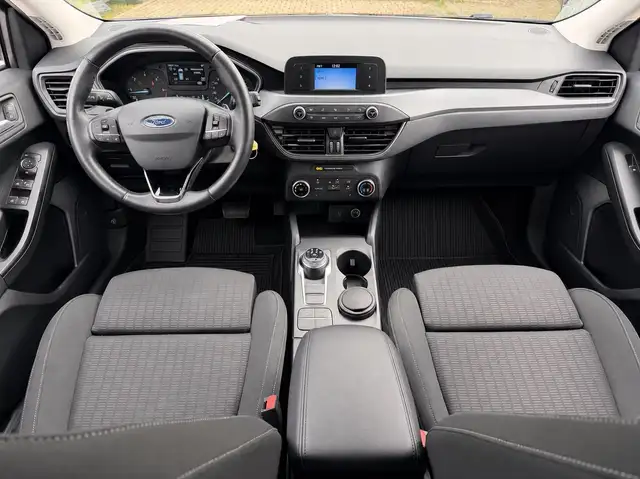 Ford Focus view 13