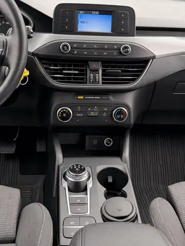 Ford Focus view 14