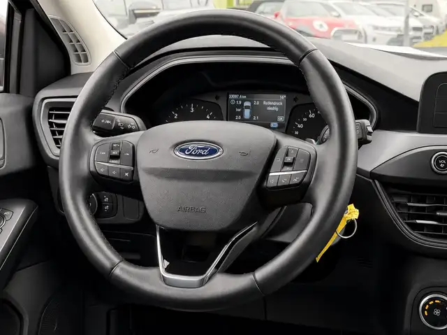 Ford Focus view 15