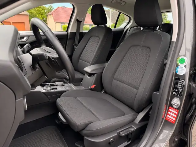 Ford Focus view 9
