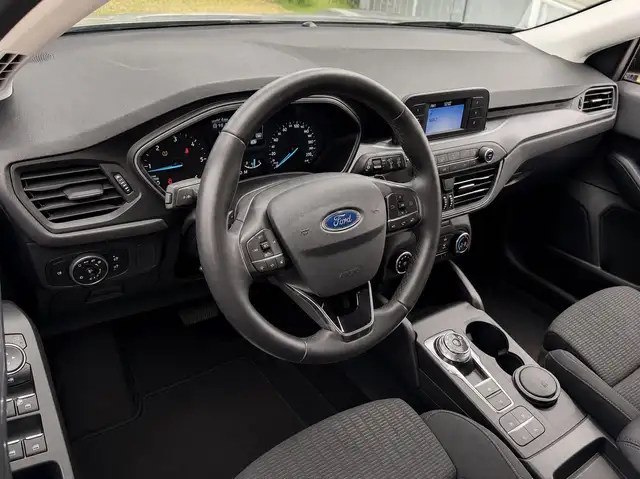 Ford Focus view 8