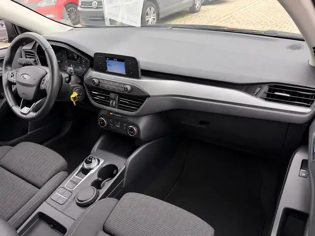 Ford Focus view 10