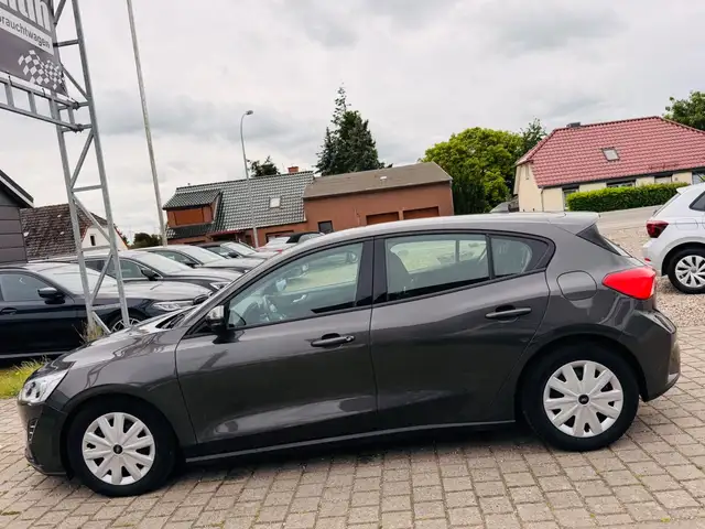 Ford Focus view 4