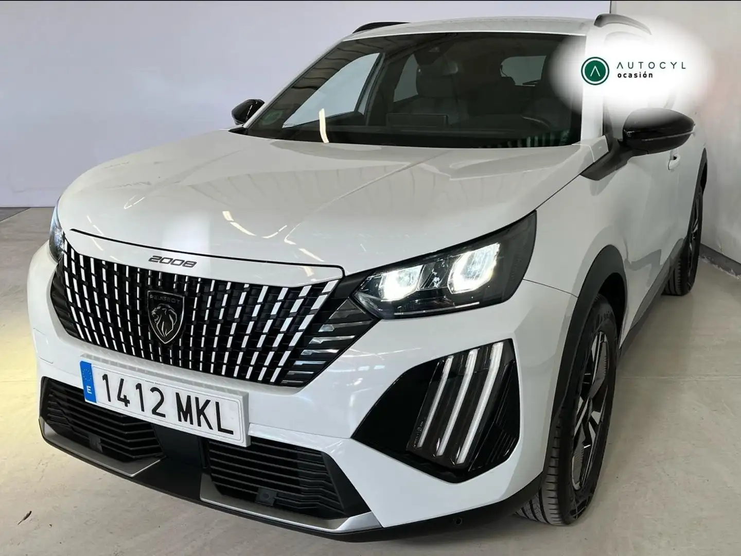 Peugeot 2008 1.2 PureTech S&S Allure 100 Weiß - 2