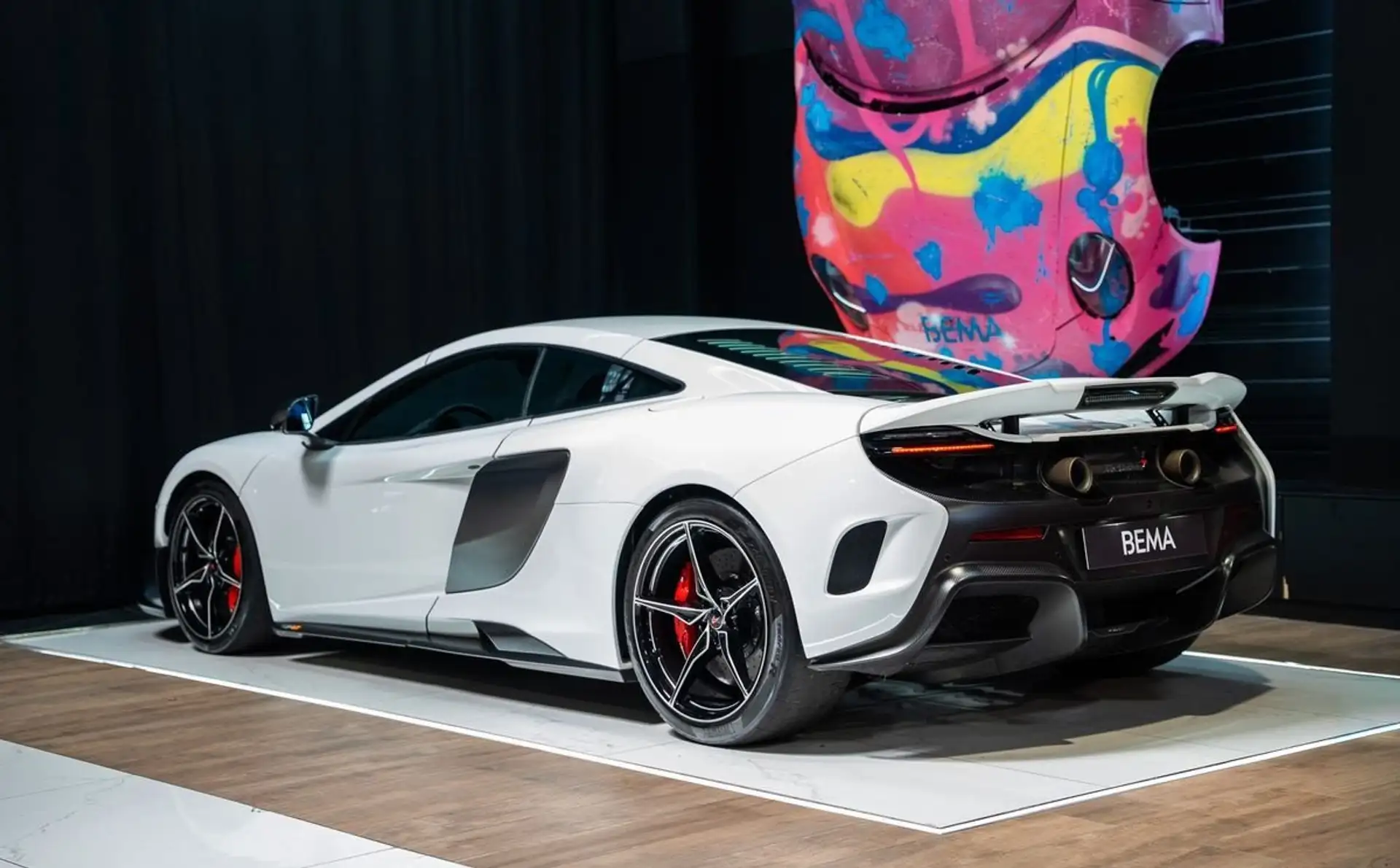 맥라렌 675LT 2017 흰색 사진 3