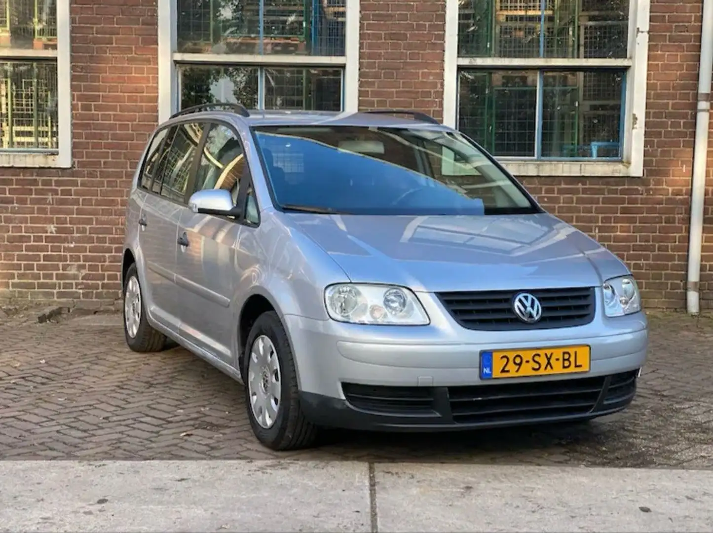 Volkswagen Touran Touran 1.6-16V FSI Business Zilver - 2