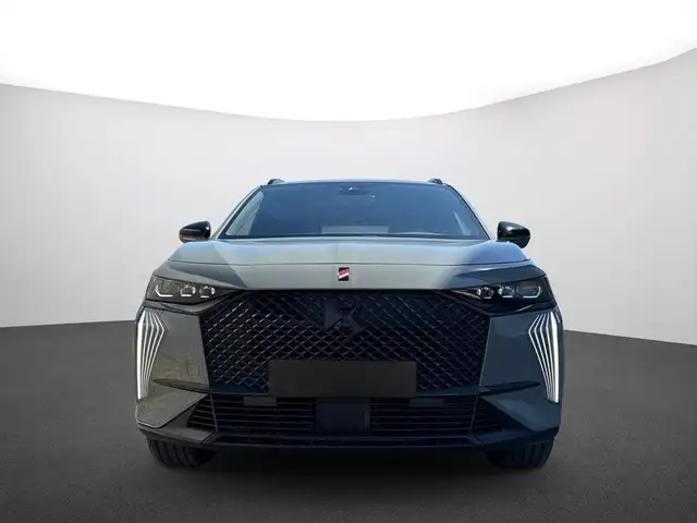 DS Automobiles DS 7 view 3