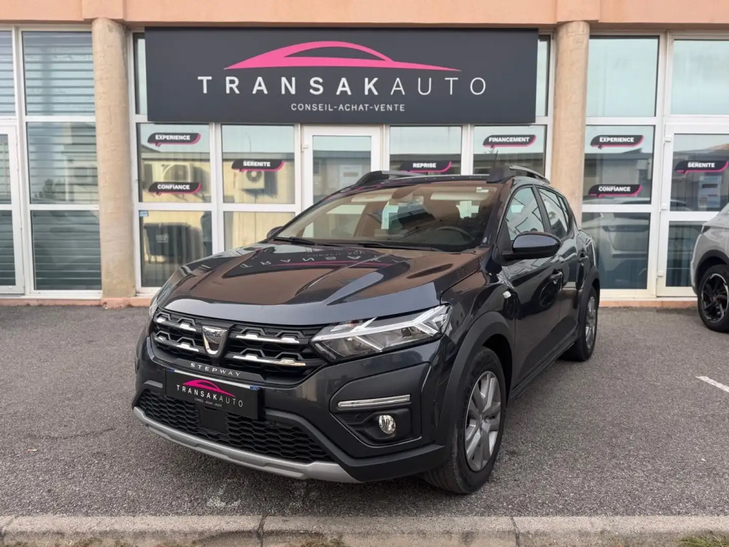 Dacia Sandero TCe 90 - 22 Stepway Confort Gris - 1