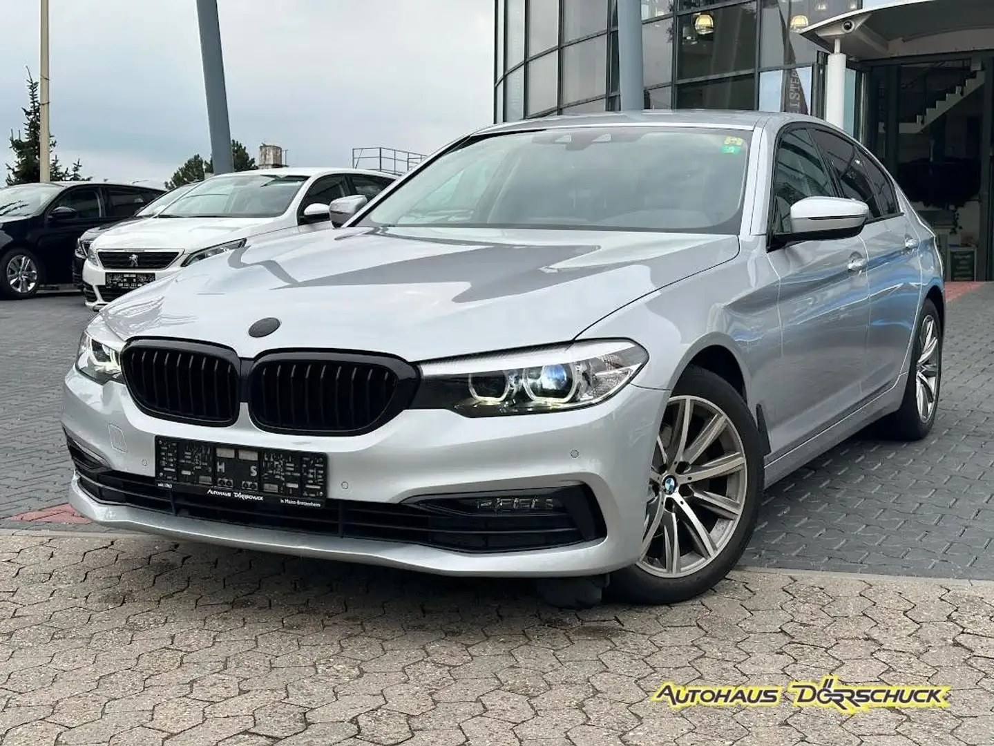 BMW 520 d ShadowLine LED Sportsitz RFK ab 299€/Monat Silber - 1
