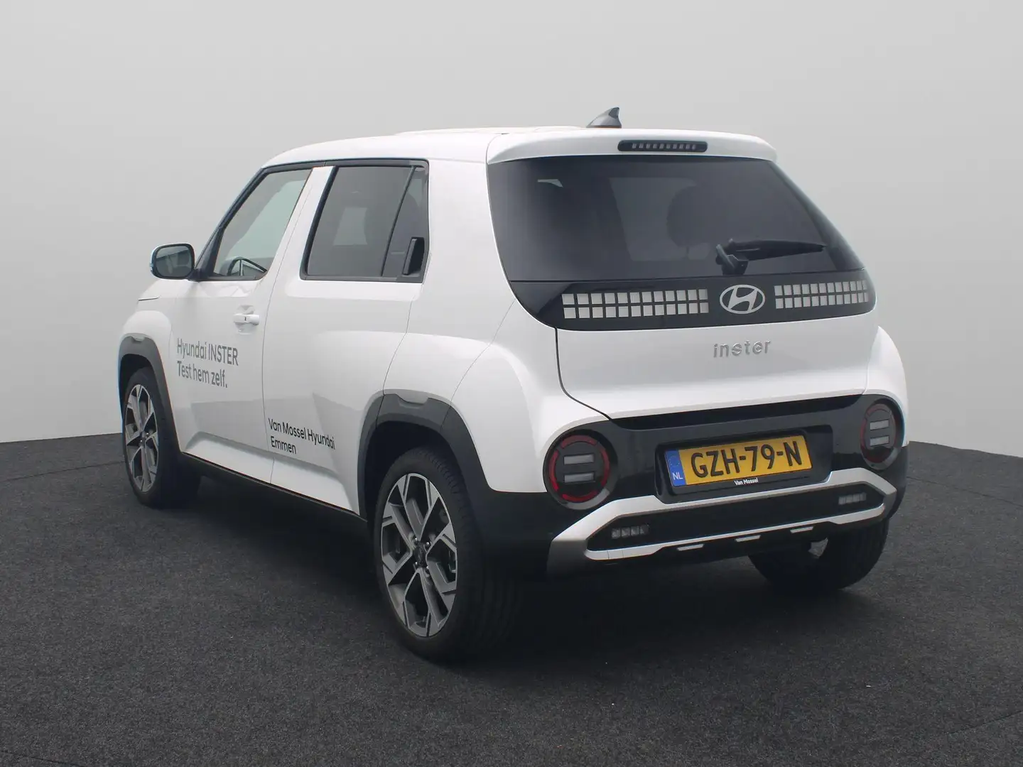Hyundai Inster Pulse 49 kWh Bílá - 2