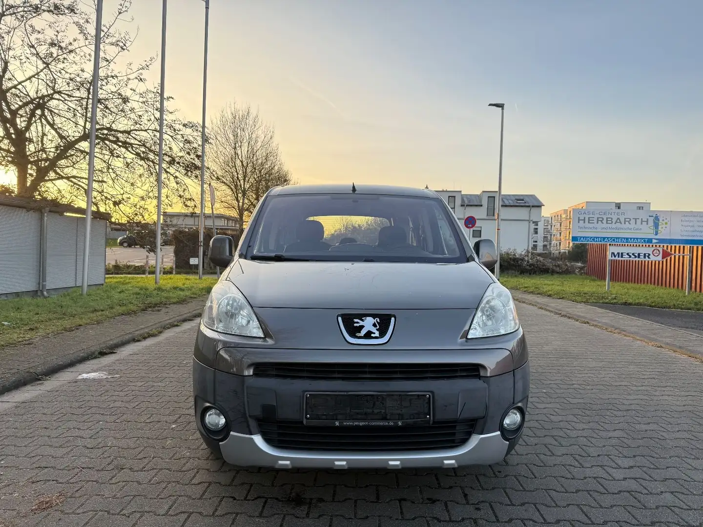 Peugeot Partner Tepee Tendance 1.6 KLIMA*TÜV NEU*PDC* Grau - 2