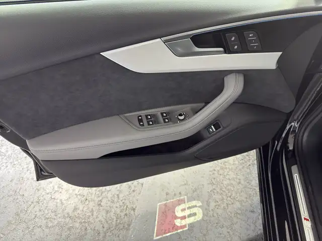 Audi A4 view 14