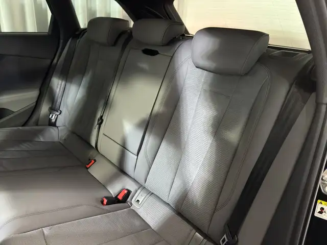 Audi A4 view 15