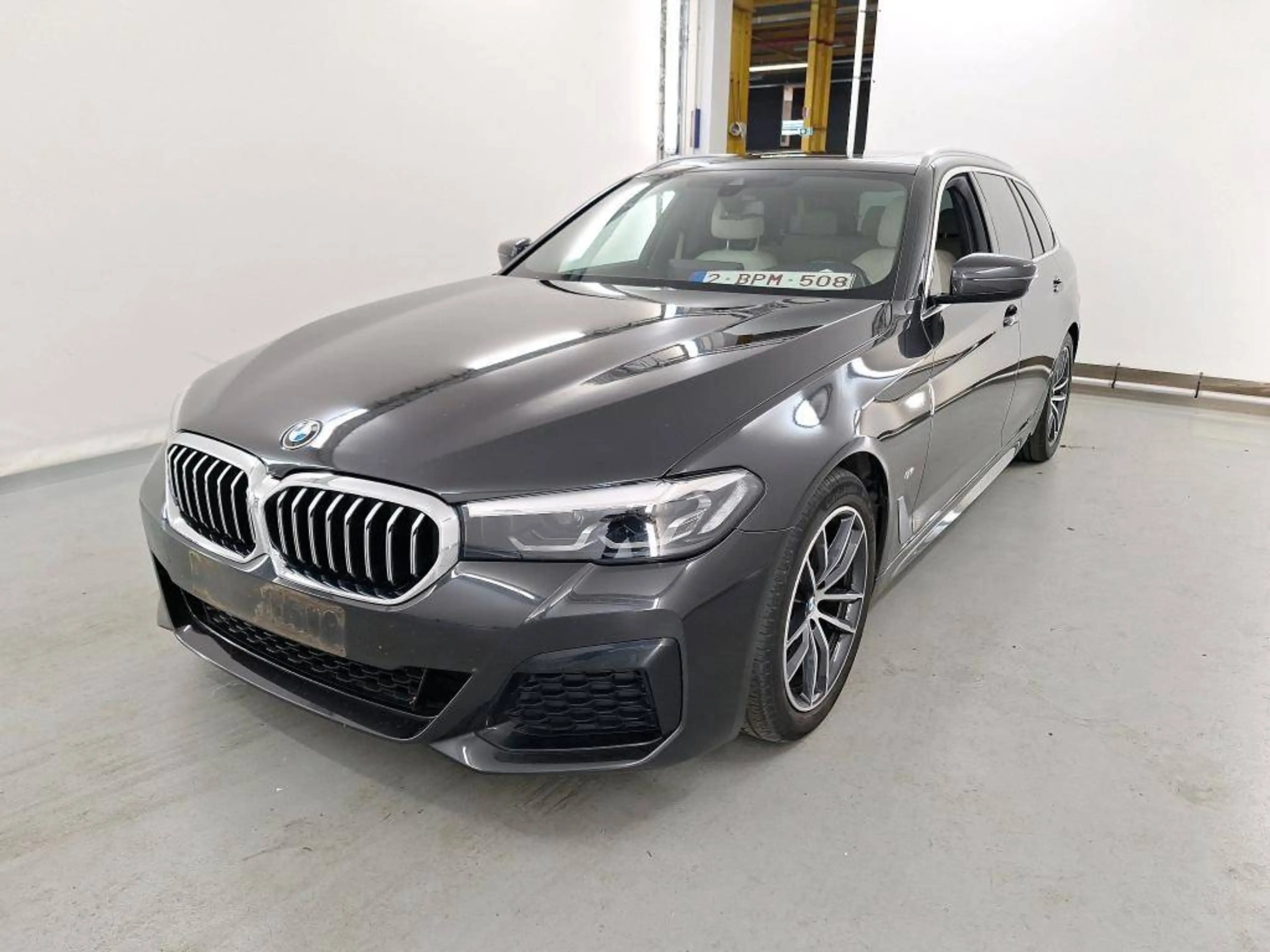 BMW 518 dA 150 Touring Kit M **CUIR SPORT-TOIT OUVRANT-CAMERA-DIGITAL-KEYLESS** — photo 2