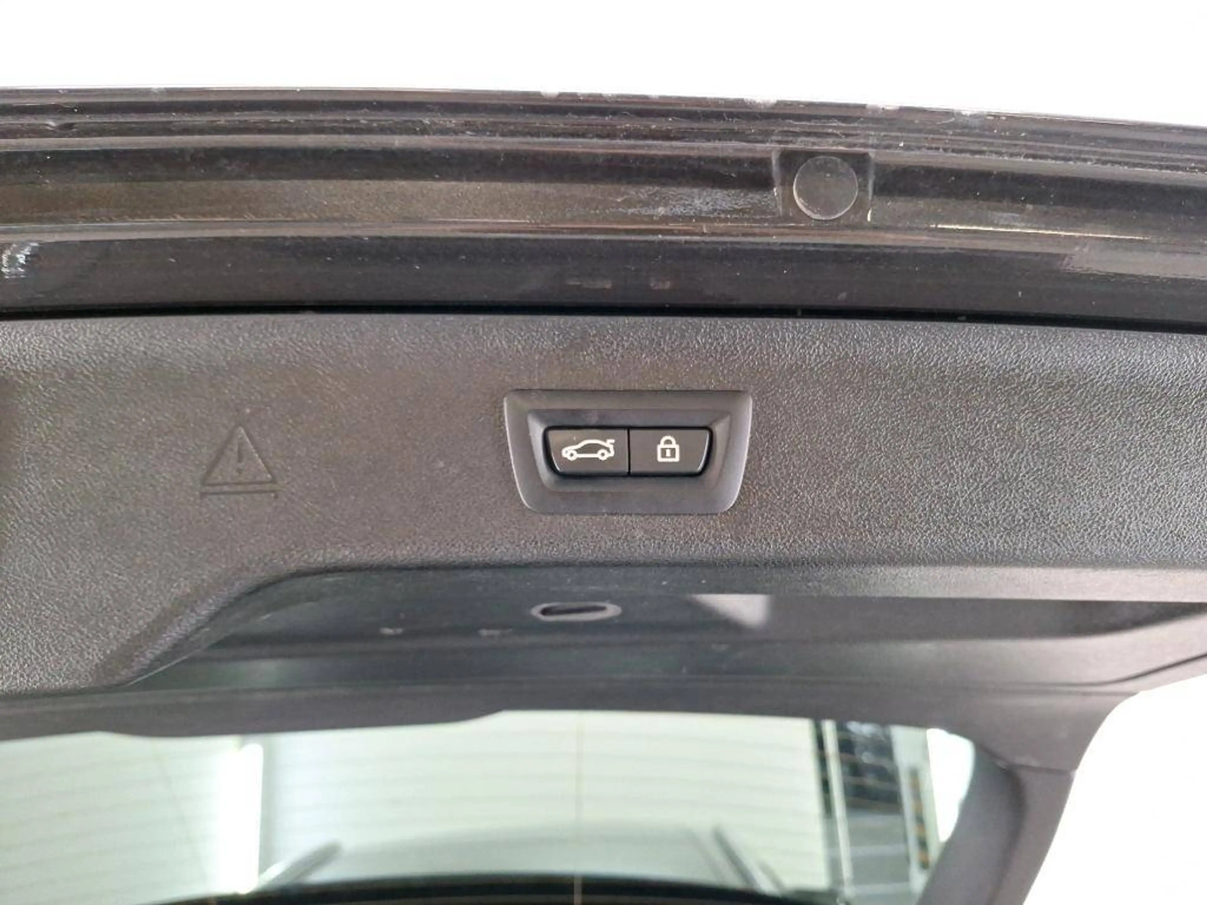 BMW 518 dA 150 Touring Kit M **CUIR SPORT-TOIT OUVRANT-CAMERA-DIGITAL-KEYLESS** — photo 12