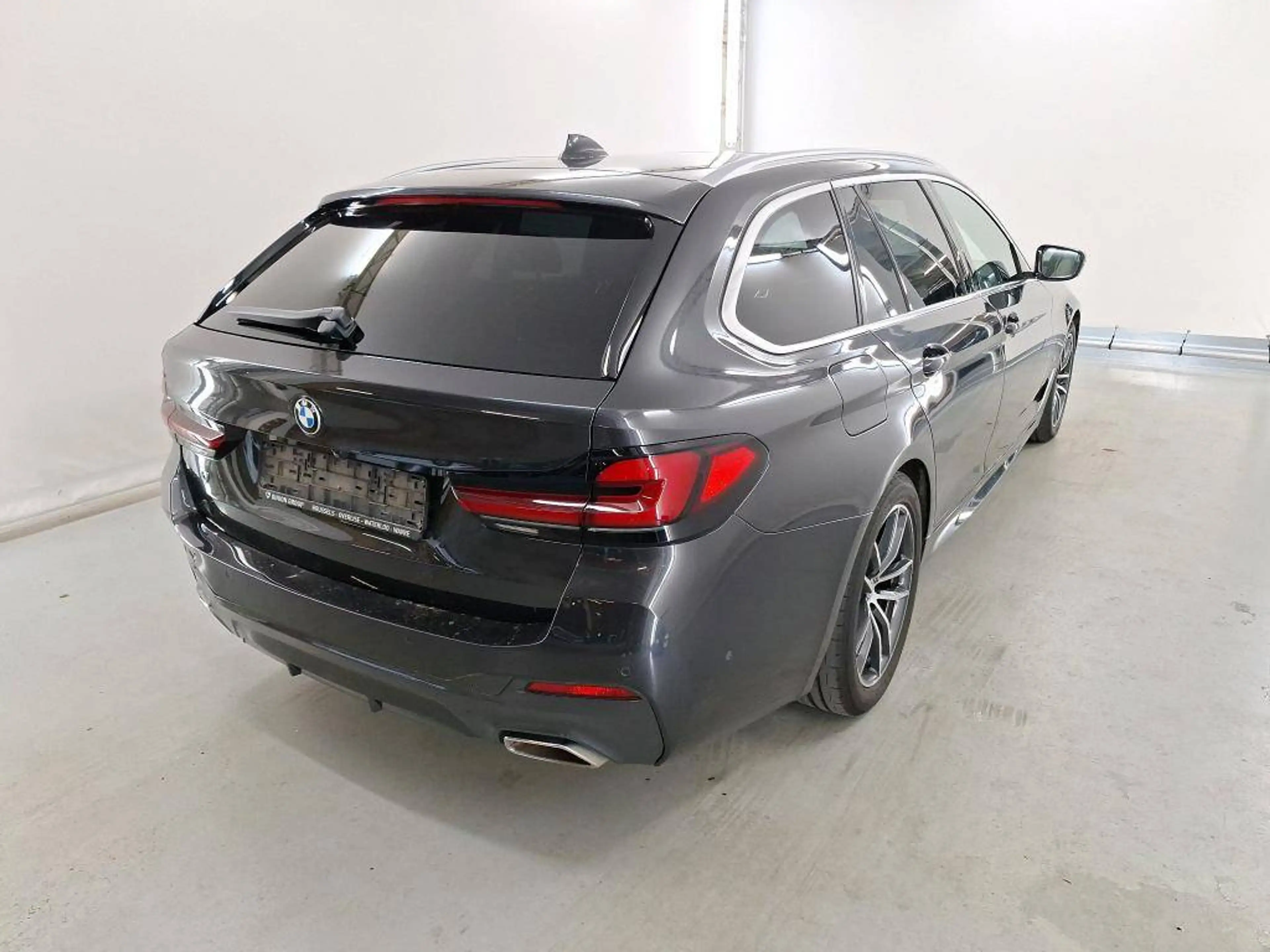BMW 518 dA 150 Touring Kit M **CUIR SPORT-TOIT OUVRANT-CAMERA-DIGITAL-KEYLESS** — photo 5