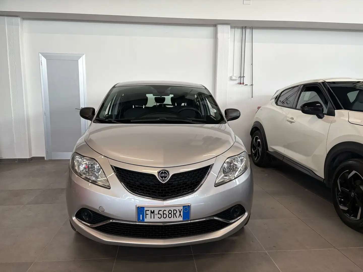 Lancia Ypsilon Ypsilon 1.2 Silver 69cv Plateado - 2