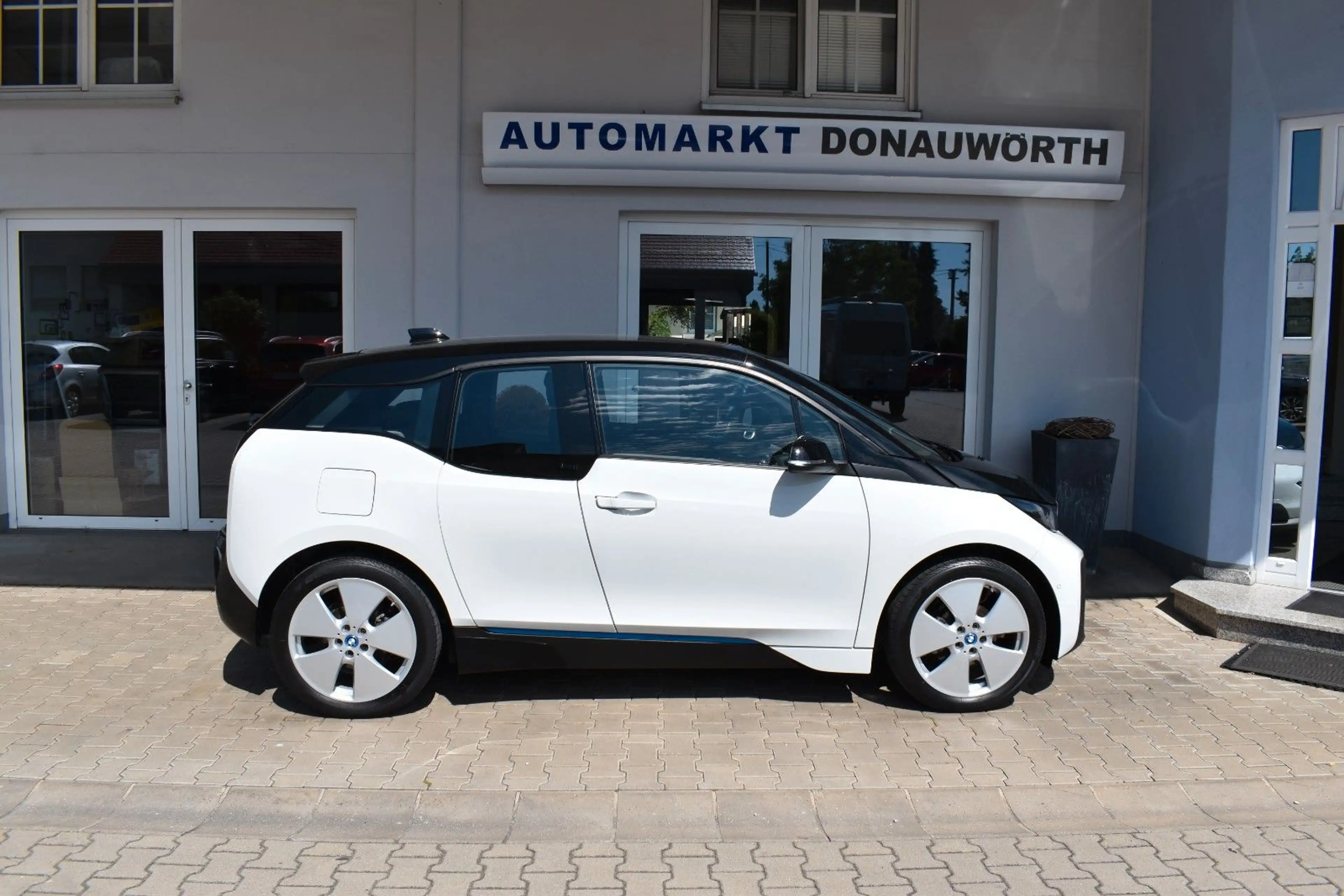 BMW i3 (120 Ah) Comfort Navi Sitzhzg Kamera PDC — photo 8