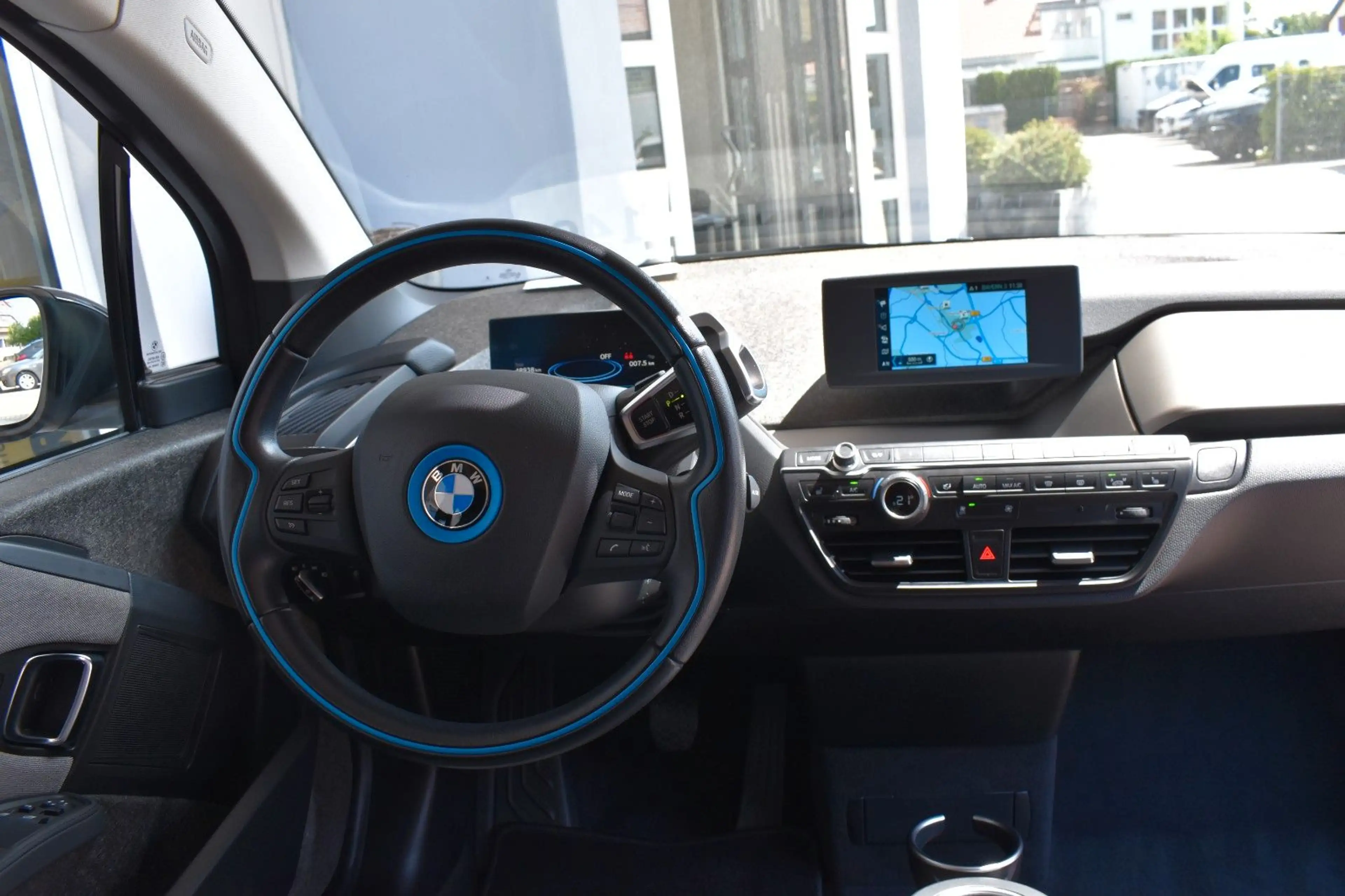 BMW i3 (120 Ah) Comfort Navi Sitzhzg Kamera PDC — photo 10