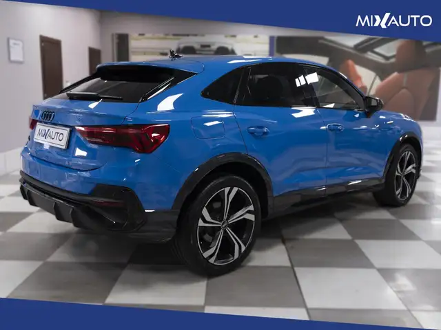 Audi Q3 view 5