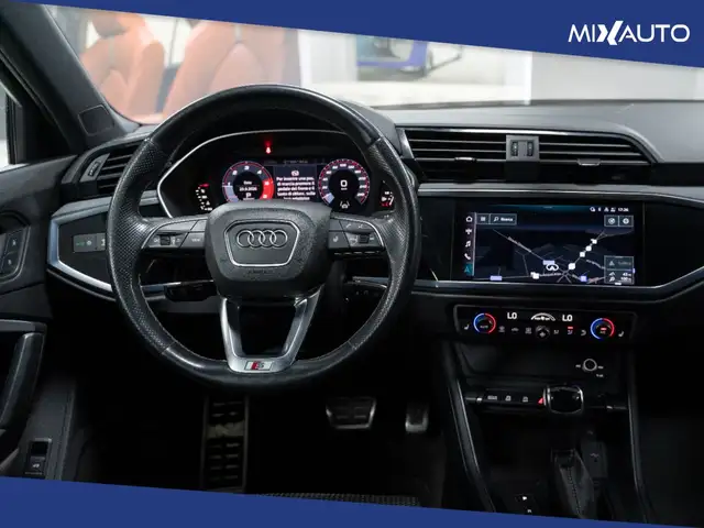 Audi Q3 view 11