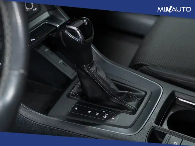 Audi Q3 view 13