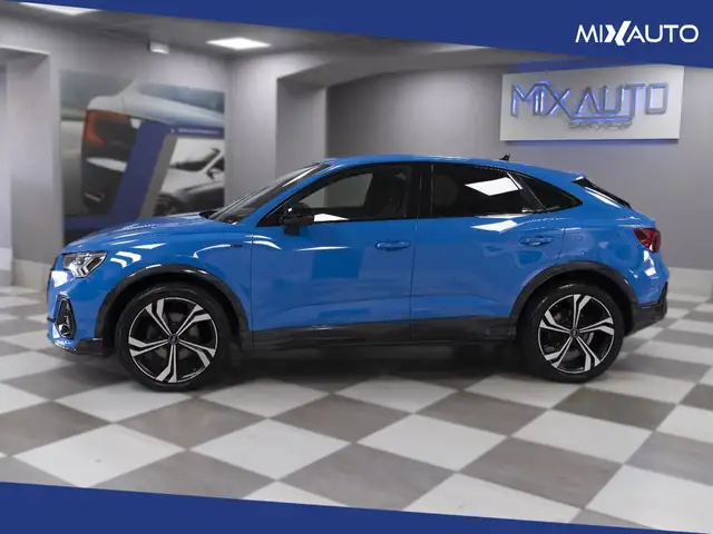 Audi Q3 view 3