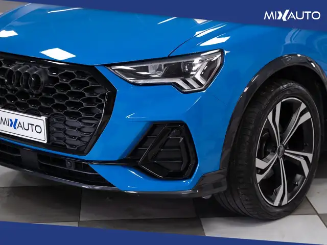 Audi Q3 view 9
